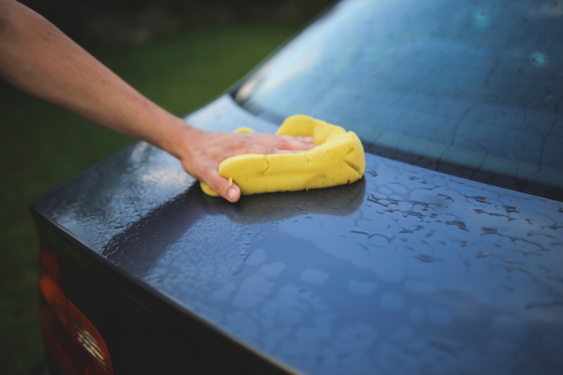 carrosserie-ANTIBES-min_cleaning_washing_carwash_sponge_car_auto_hand_man-722705